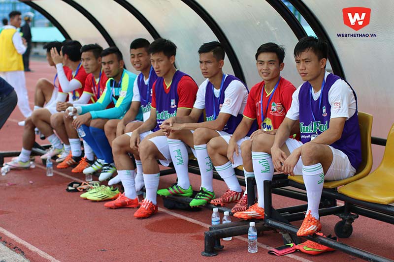 Những cầu thủ dự bị sẽ được HLV Nguyễn Quốc Tuấn sử dụng ở trận đấu với XSKT.Cần Thơ. Ảnh: Minh Khang.