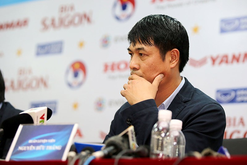HLV Nguyễn Hữu Thắng tỏ ra khá thận trọng dù ĐTVN rơi vào bảng đấu khá nhẹ ở AFF Cup 2016. Ảnh: Thanh Niên.