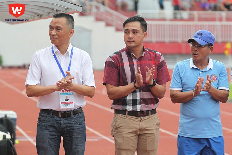 CT Nguyễn Giang Đông (áo trắng) khẳng định CLB Sài Gòn không ủng hộ bóng đá xấu, hành vi bạo lực. Ảnh: Hoàng Triều.