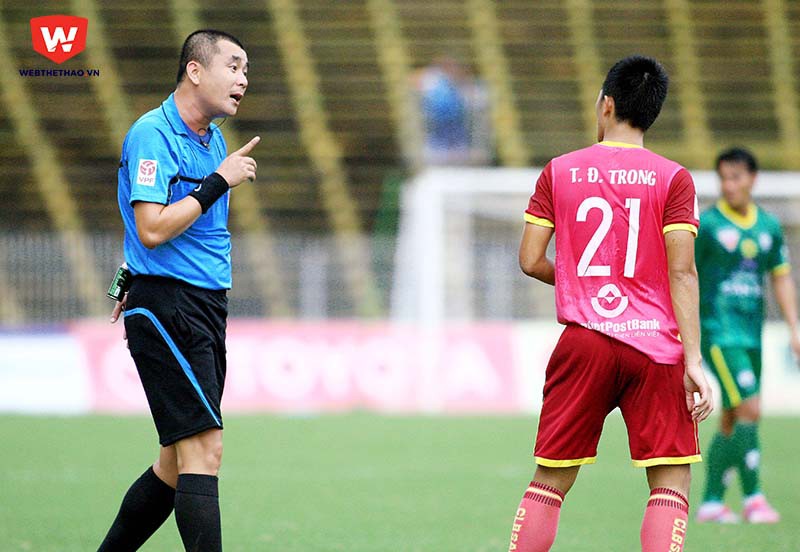 Cầu thủ CLB Sài Gòn sẽ không được phản ứng lại với trọng tài trong các trận đấu sắp tới. Ảnh: Dương Thu.