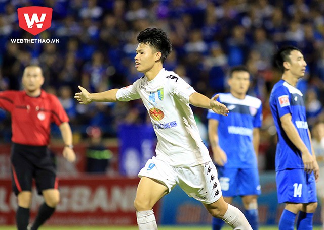 Tiền đạo trẻ Phạm Văn Thành có mùa giải thành công với chức vô địch V.League đầu tiên cùng HN.T&T. Ảnh: Tuấn Tú.