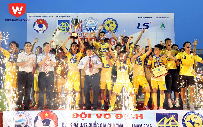 U.17 Đồng Tháp nâng cao chức vô địch giải U.17 QG 2016.