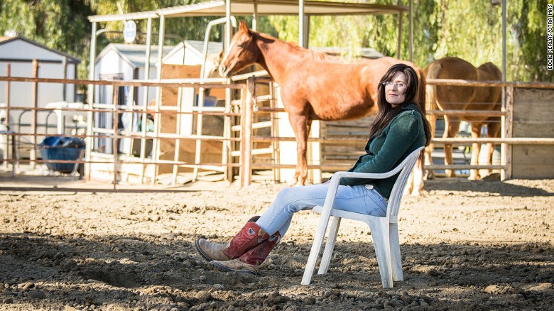 Shelly May và liệu pháp tâm lý có sự giúp đỡ của ngựa 
