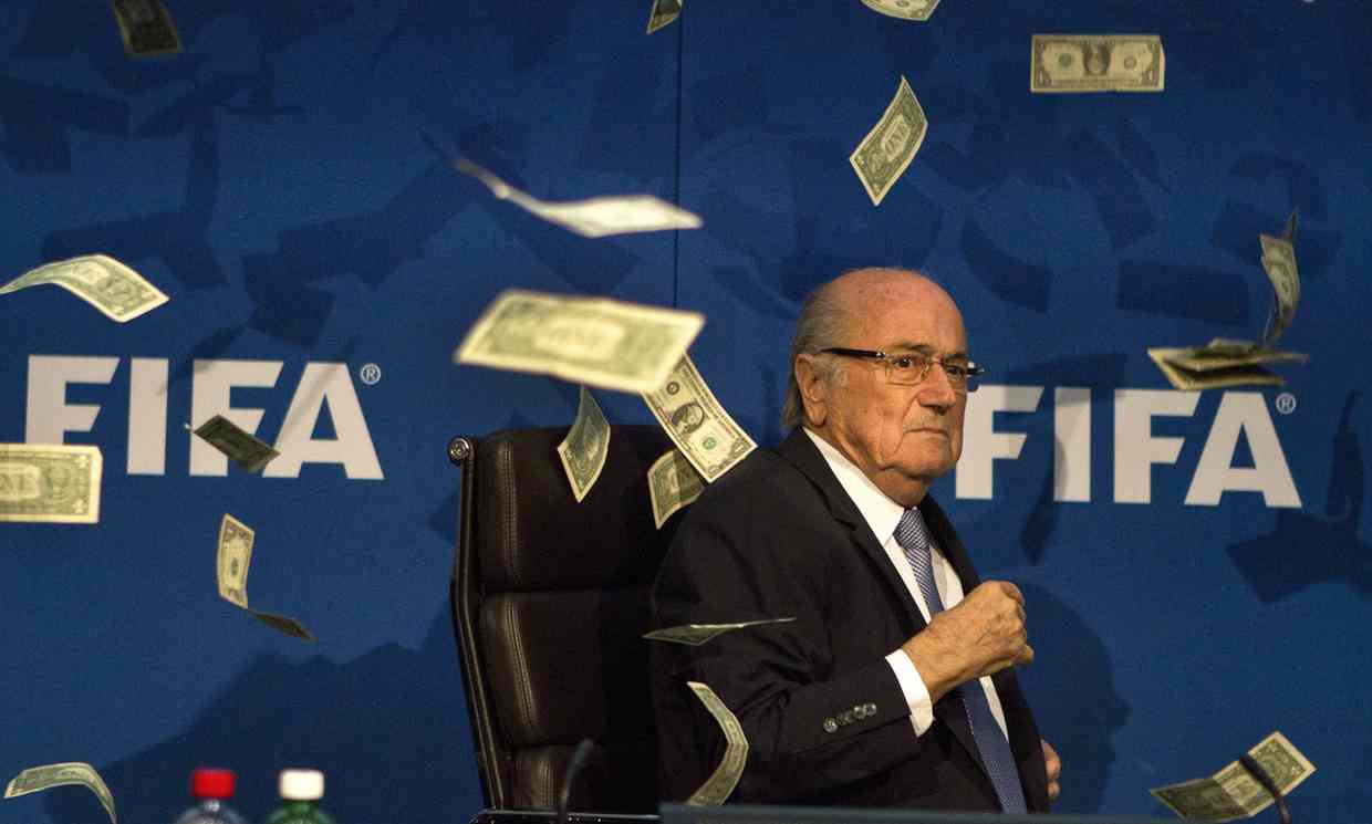Lần đầu tiên thu nhập của Blatter được công khai
