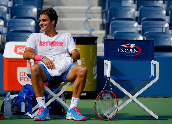Federer đang dùng loại vợt bản to