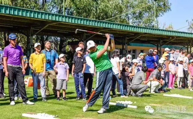 Nhiều trường học tại Trung Quốc đ&atilde; cho học sinh l&agrave;m quen với golf
