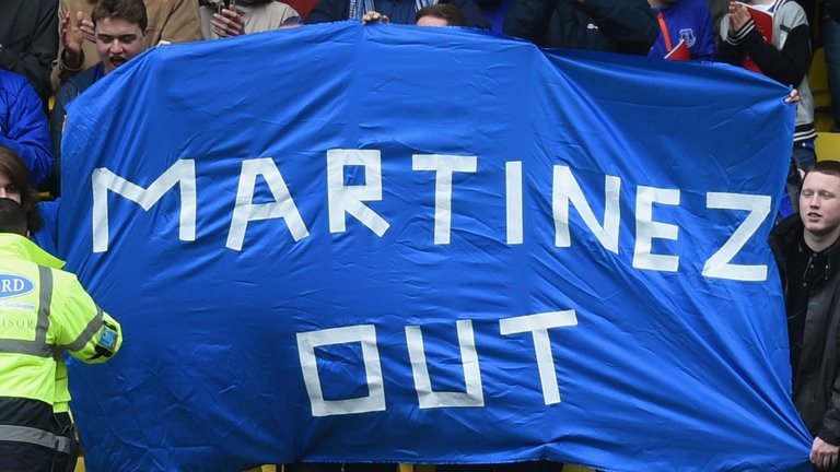 CĐV Everton đang đòi sa thải Martinez