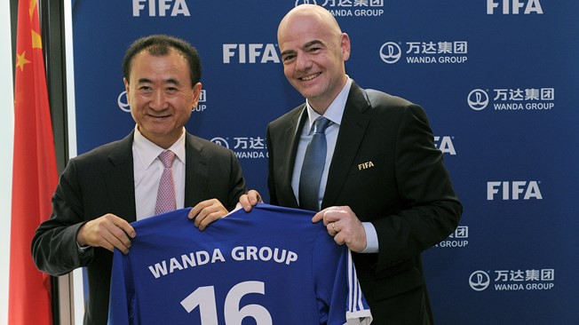 Wang và chủ tịch FIFA, Gianni Infantino