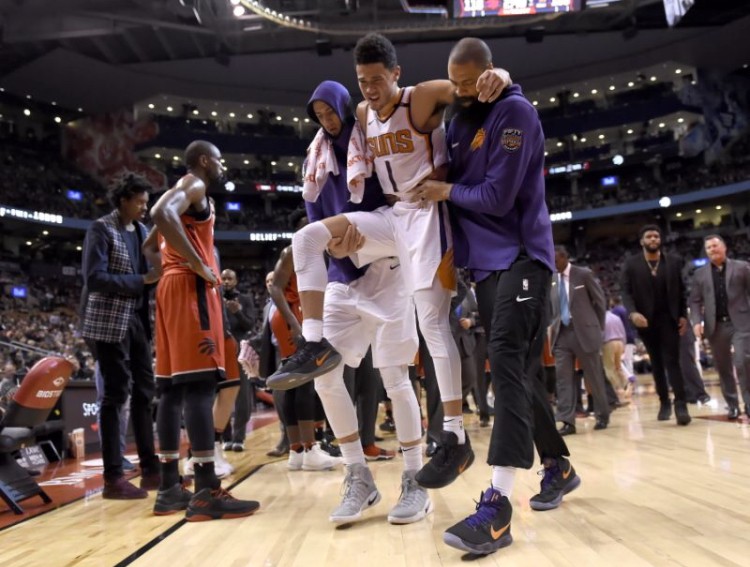 Tin NBA ngày 5/12: Booker đã bất ngờ bị chấn thương.