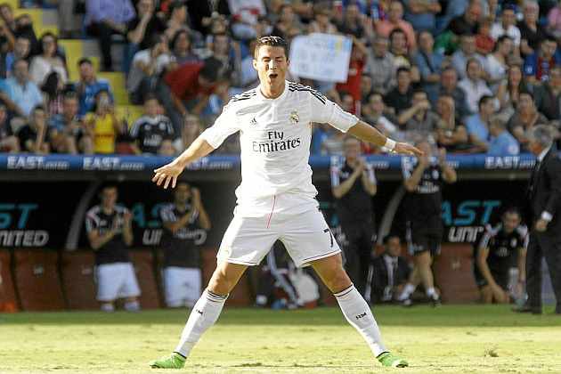 Ronaldo có khoản thu nhập khổng lồ từ các hợp đồng quảng cáo, tài trợ