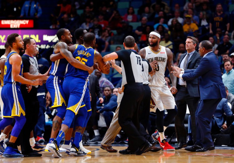 Tin NBA ngày 5/12: Warriors lại có thêm 1 tình huống mất bình tĩnh.