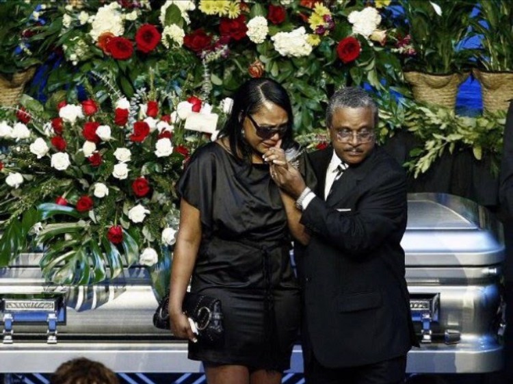 Tin NBA ngày 16/12: Sherra tại lễ tang của chồng cũ cách đây 7 năm.