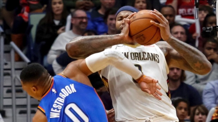 Tin NBA ngày 21/11: Pha cùi chỏ của Cousins với Westbrook.