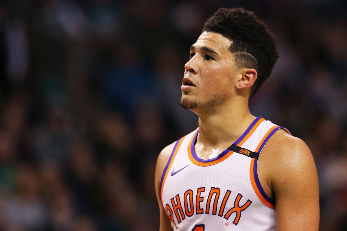 Tin NBA ngày 29/1: Suns sẽ không muốn Booker gặp chấn thương nặng.