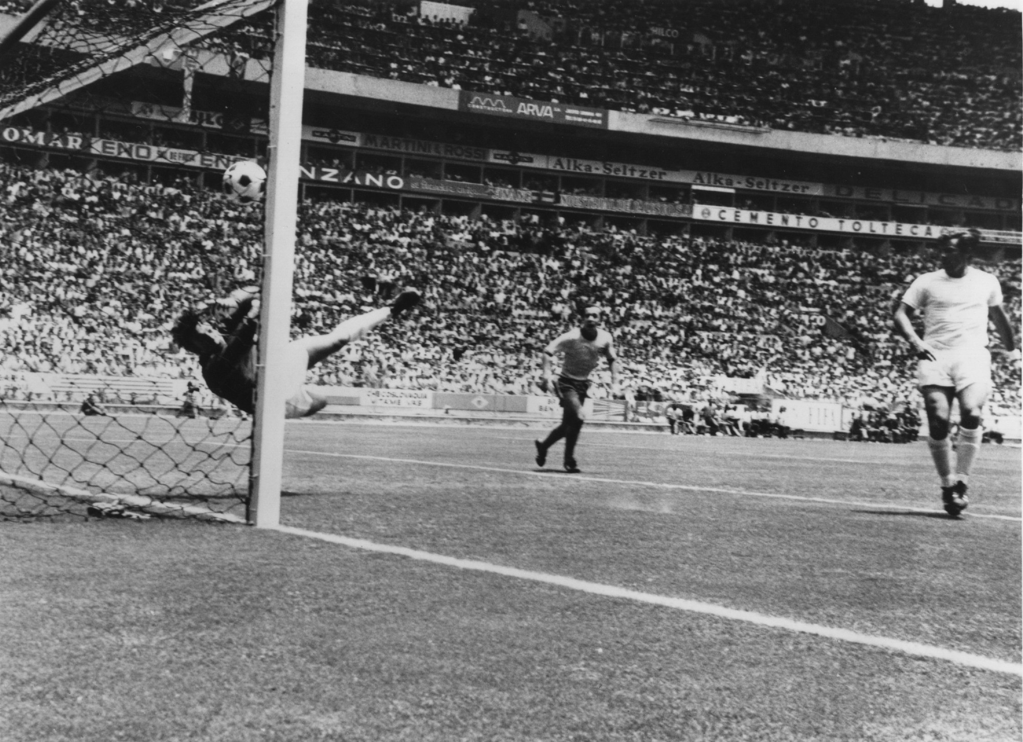 De Gea phá kỷ lục tồn tại 50 năm của Gordon Banks