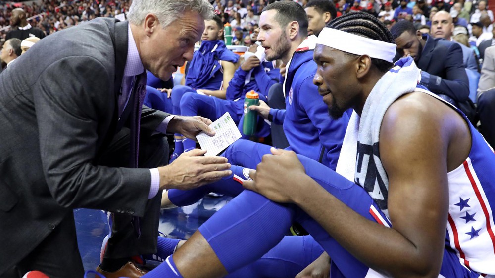 Tin NBA ngày 11/11: Nỗi lo chấn thương vẫn đang đeo bám Joel Embiid và Philadelphia 76ers.