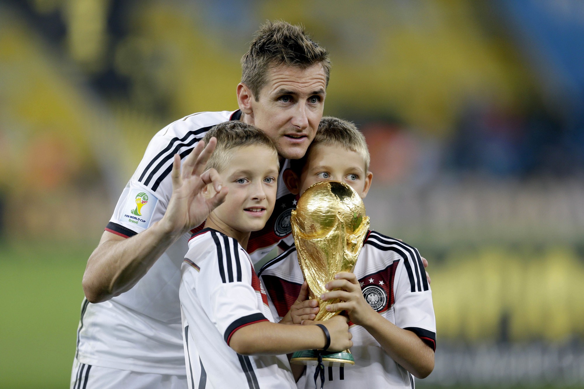 Miroslav Klose: Cú santo và sự vĩ đại ẩn trong vẻ khiêm nhường