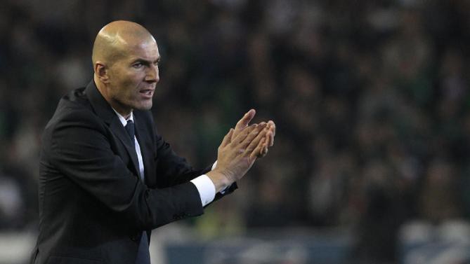 Phải tự cứu mình thôi, Zidane!