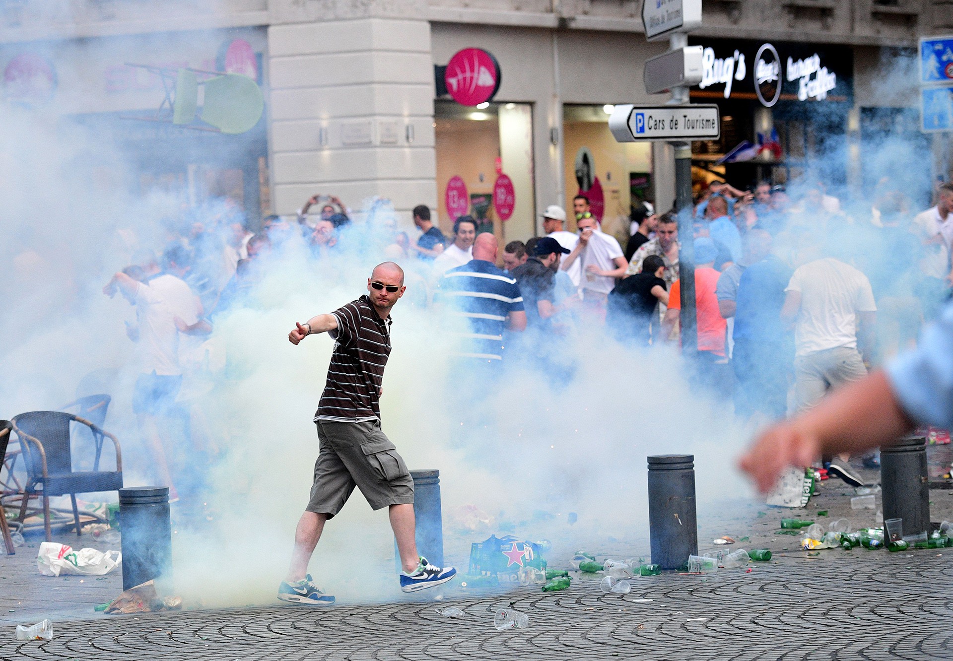 EURO 2016 đang bị hooligan bôi bẩn