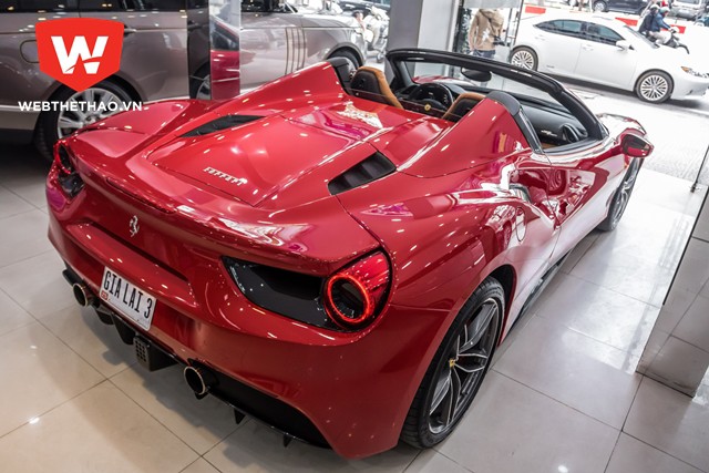 Giá bán hiện nay của Ferrari 488 Spider là khoảng hơn 10 tỷ đồng