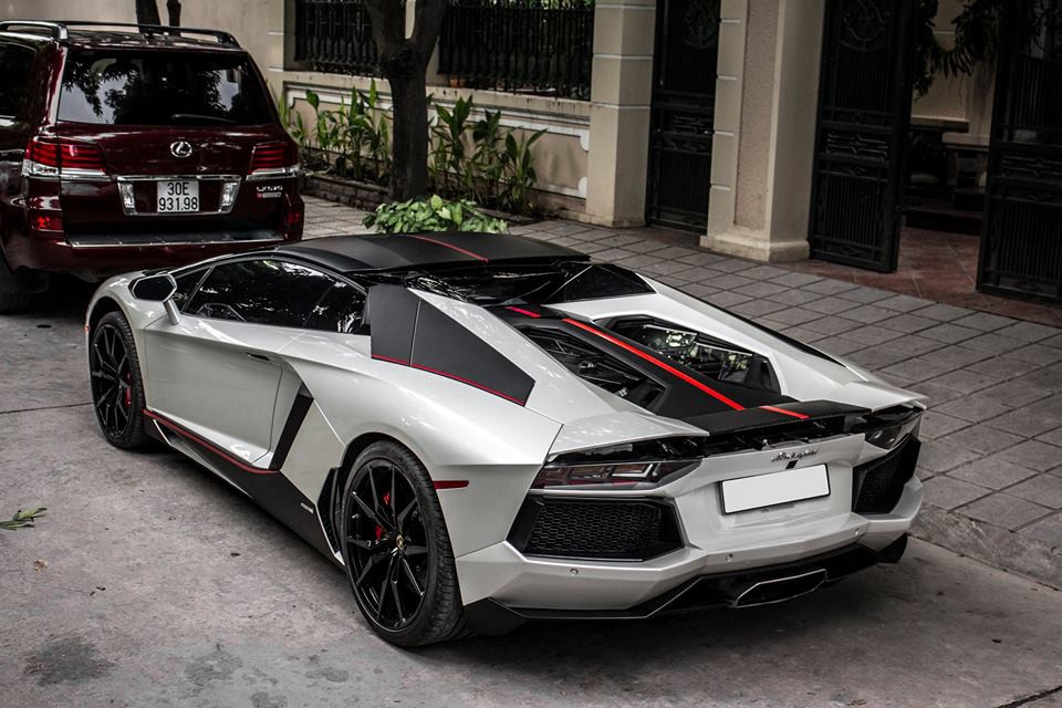 aventador-roadster-dan-doi-mau