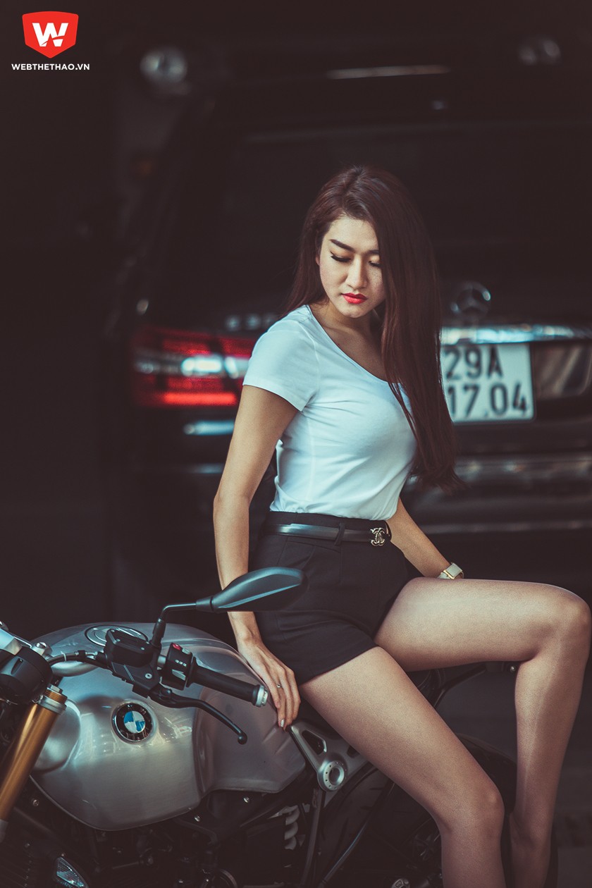 Siêu môtô BMW Motorrad R nineT cuốn hút bên chân dài Kim Oanh