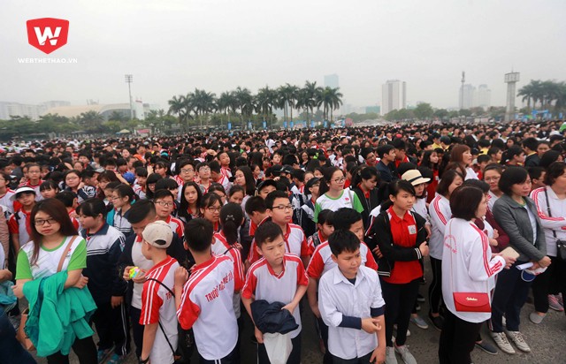 Theo thống kê của BTC, ít nhất 292,000 người ở 1,509 đơn vị sẽ dự Giải chạy Báo Hà Nội mới mở rộng lần thứ 45 – Vì hòa bình năm 2018. Hình ảnh: Hải Đăng.