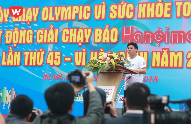 Phó Chủ tịch UBND TP Hà Nội, ông Ngô Văn Quý, cho biết: ''Giải chạy Báo Hà Nội mới là giải đấu thể thao quần chúng của thủ đô, có truyền thống và uy tín nhất''. Hình ảnh: Hải Đăng.