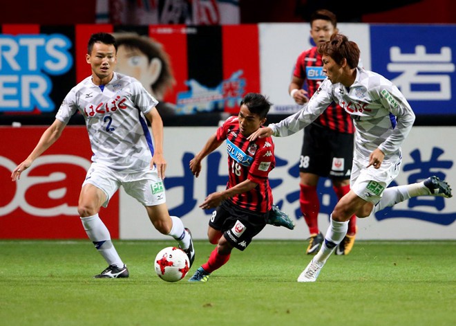 Thế nhưng, Chanathip Songkrasin mới là cầu thủ Đông Nam Á đầu tiên chinh phục được bóng đá xứ sở mặt trời mọc. Hình ảnh: Consadole Sapporo.
