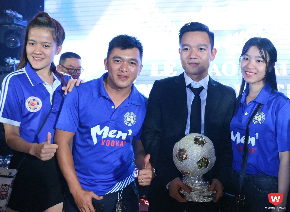 Đinh Thanh Trung lần đầu tiên giành được danh hiệu Quả bóng vàng Việt Nam. Hình ảnh: Quang Thịnh.
