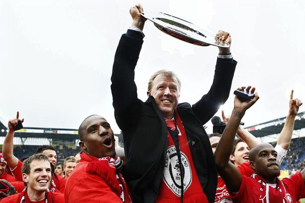 FC Twente lên ngôi Giải VĐQG Hà Lan mùa 2009 - 2010 có công lớn của HLV người Anh, Steve McLaren.