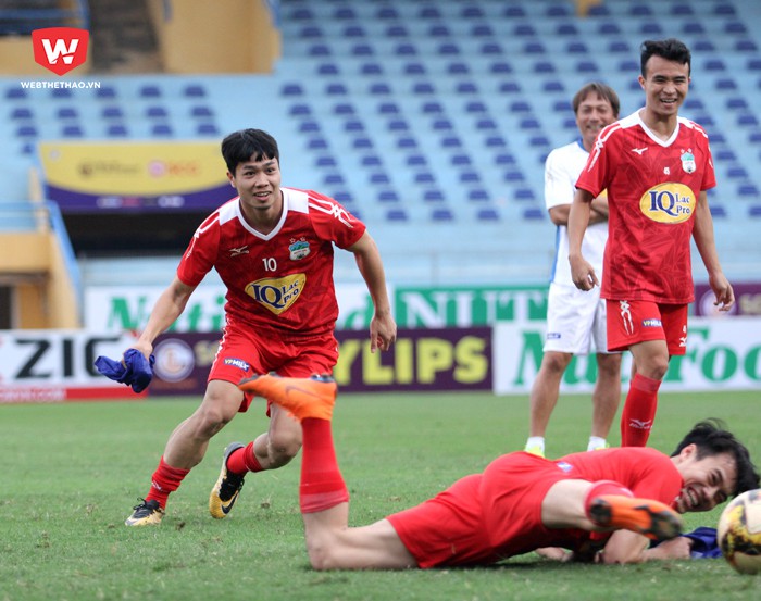 Công Phượng và các đồng đội đặt mục tiêu có điểm trước Hà Nội FC sau 6 năm trắng tay mỗi lần hành quân đến Hàng Đẫy. Hình ảnh: Trung Thu.