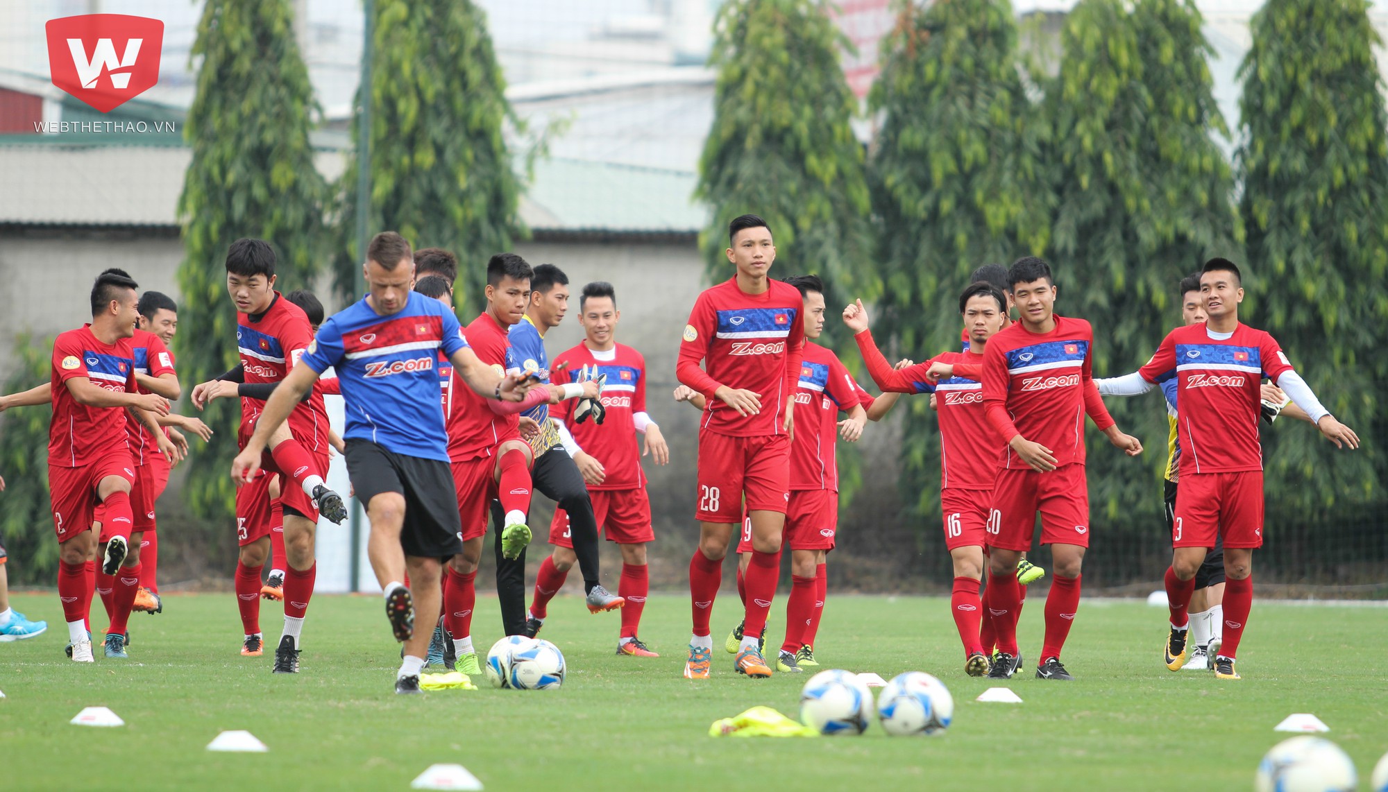 Đội tuyển Việt Nam đã có buổi tập đầu tiên chuẩn bị cho trận đấu với Afghanistan ở vòng loại Asian Cup 2019 vào sáng nay (7/11). Ảnh: Trung Thu.