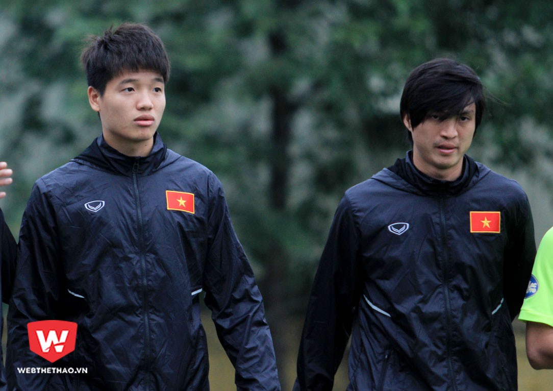 Tuấn Anh (phải) và thủ môn Minh Long sẽ không cùng U23 Việt Nam tham dự giải M150 tại Thái Lan. Ảnh: Trung Thu.