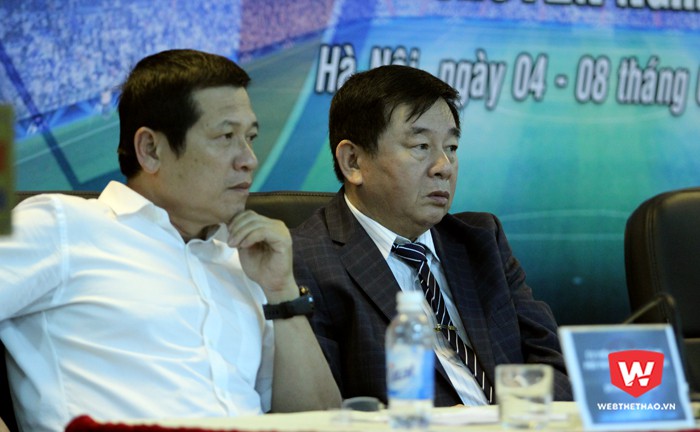 Ông Nguyễn Văn Mùi (phải) và ông Dương Văn Hiền (trái) vẫn giữ chức vụ Trưởng ban và Phó ban trọng tài VFF. Hình ảnh: Trung Thu.