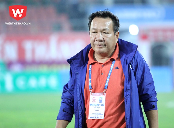 HLV Hoàng Văn Phúc và Quảng Nam giành chiến thắng đầu tiên trên sân khách ở mùa giải 2018. Hình ảnh: Trung Thu.