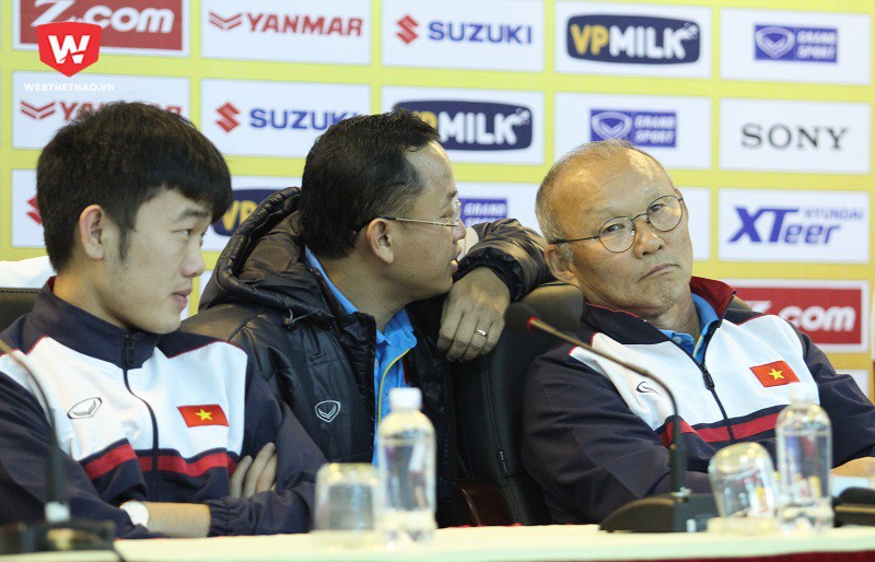 HLV Park Hang Seo (phải) kỳ vọng U23 Việt Nam sẽ làm nên điều đặc biệt tại VCK U23 châu Á 2018, nếu có cơ hội sẽ cố gắng tạo nên kỳ tích. Hình ảnh: Trung Thu.
