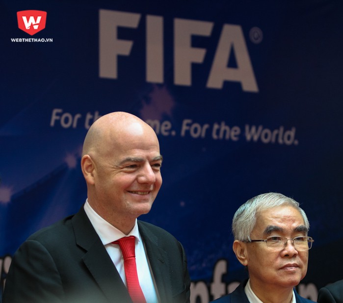 Chủ tịch FIFA Giovanni Infantino ấn tượng với diện mạo mới của bóng đá Việt Nam. Hình ảnh: Trung Thu.