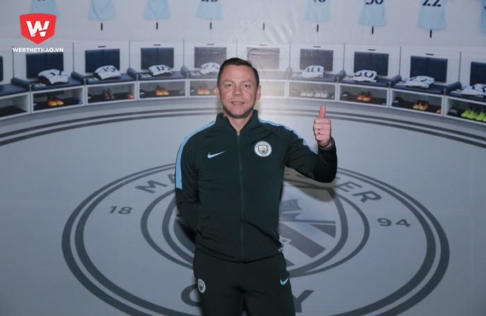 Cựu tiền đạo Paul Dickov có chuyến thăm Việt Nam và gặp gỡ Hội CĐV Manchester City tại Việt Nam. Hình ảnh: Trung Thu.