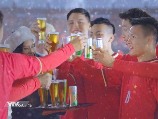 Hình ảnh Quang Hải trong một quảng cáo bia.