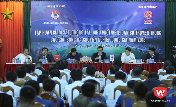 Chương trình tập huấn giám sát, trọng tài, điều phối viên, cán bộ truyền thông các giải bóng đá chuyên nghiệp Việt Nam năm 2018 đang diễn ra tại VFF từ 4 đến 8/3. Hình ảnh: Trung Thu.