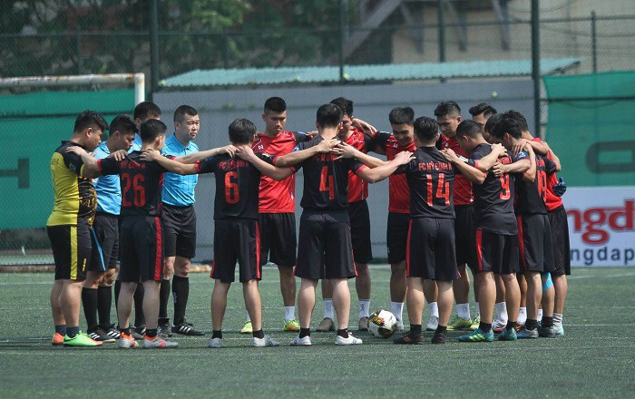 Các trận đấu tại Giải hạng nhì - Cúp Vietfootball 2018 dành 1 phút mặc niệm tưởng nhớ trợ lý trọng tài Dương Ngọc Tân.