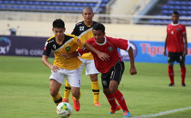 U21 Timor Leste (áo đỏ) vượt qua các đối thủ để lần đầu tiên vô địch Hassanal Bolkiah Trophy.