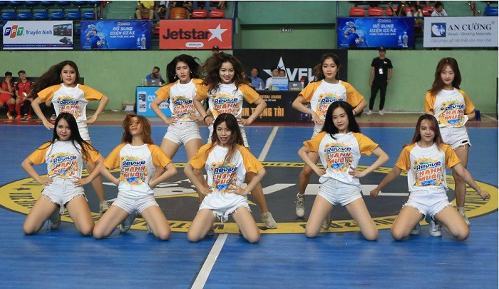 Sự có mặt của các Cheer Dancers đem đến không khí giải trí cao tại VFL 2018.