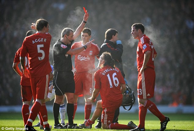 Gerrard từng nhận 2 thẻ đỏ ở derby Merseyside