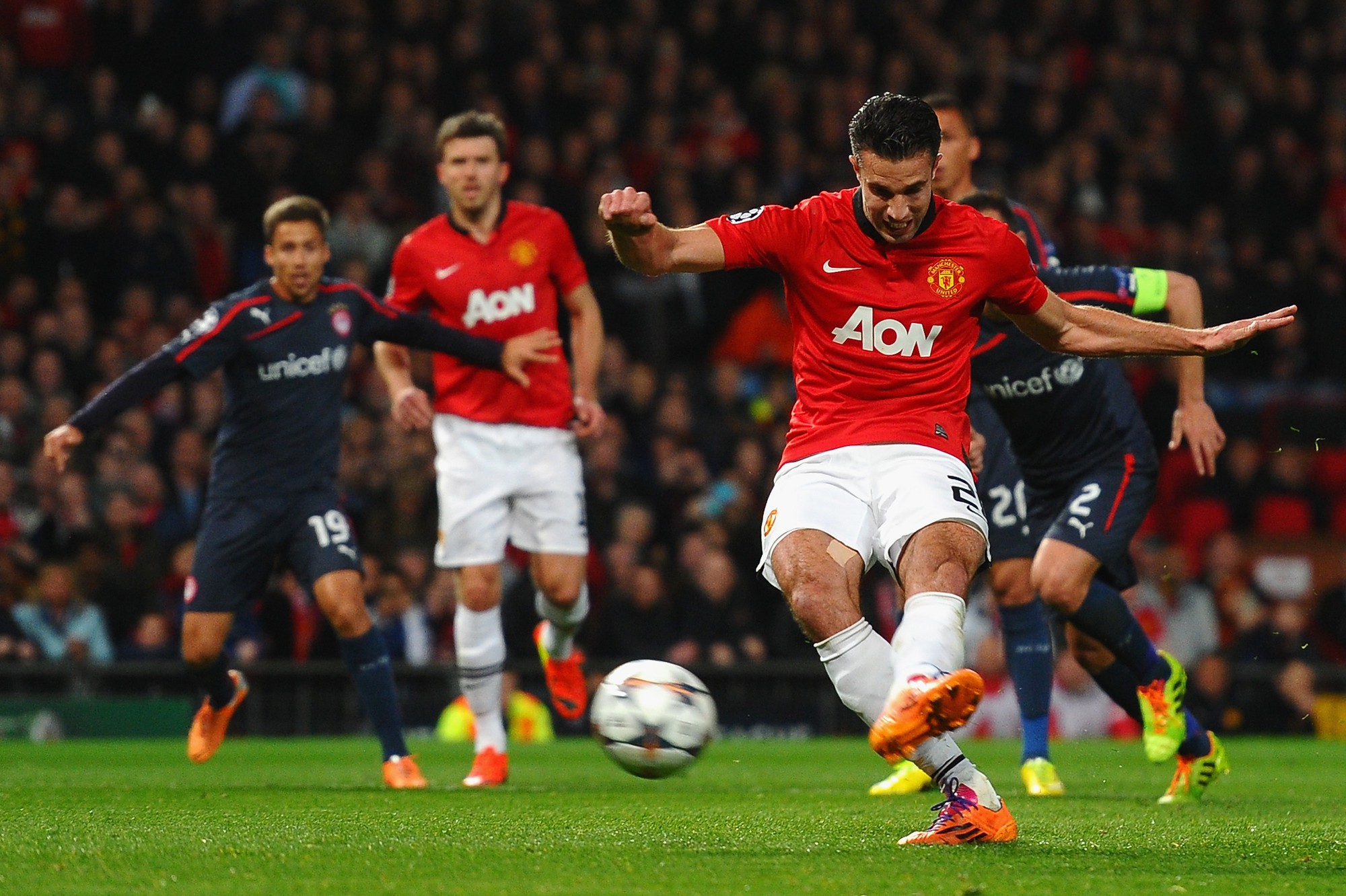 Van Persie lập hat-trick cho Man Utd