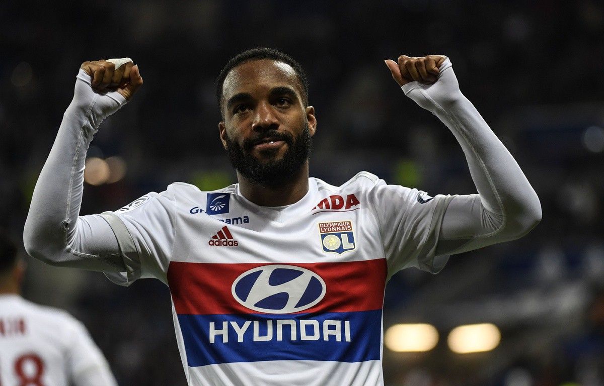 Tiền đạo người Pháp Alexandre Lacazette đang là mục tiêu số một của Arsenal