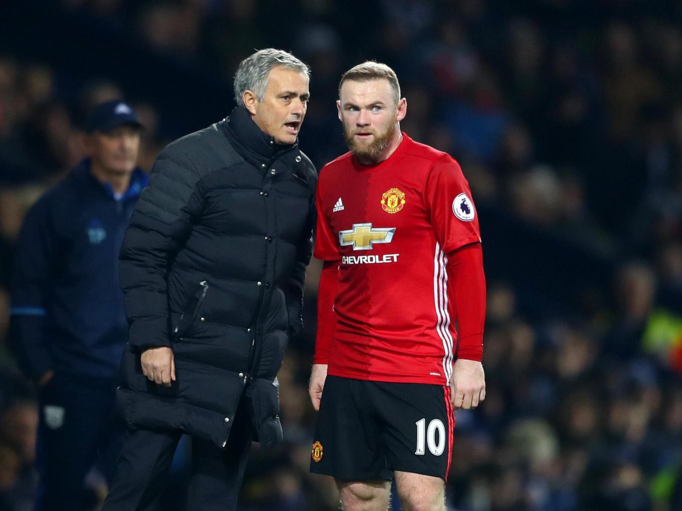 Mourinho để cho Rooney tự quyết định tương lai của mình