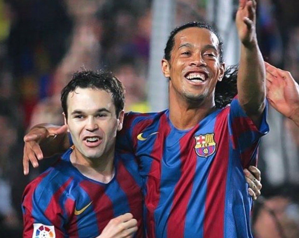 Ronaldinho cho rằng các cầu thủ Barcelona có được sự đoàn kết lớn