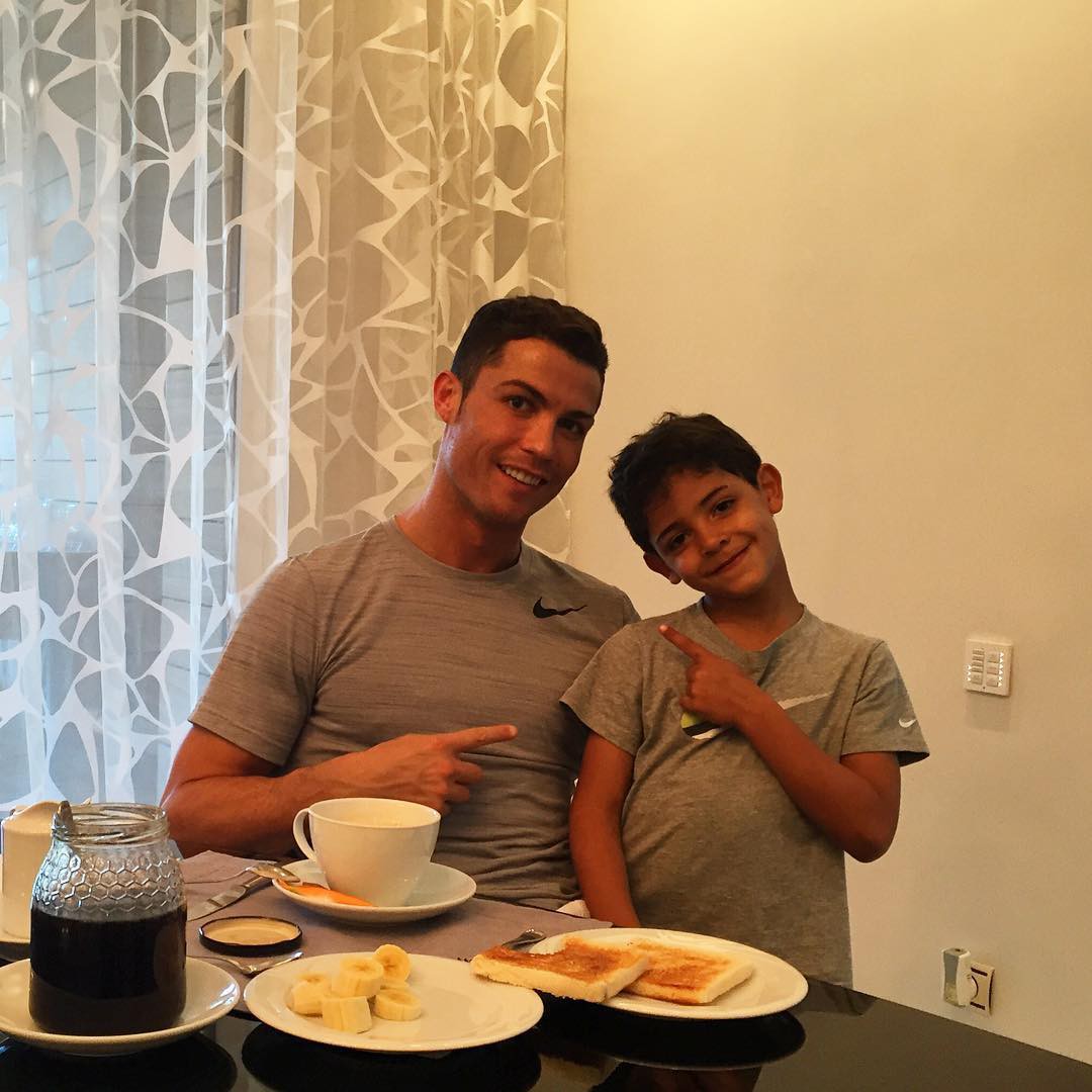 Bữa ăn sáng của Ronaldo luôn có sữa
